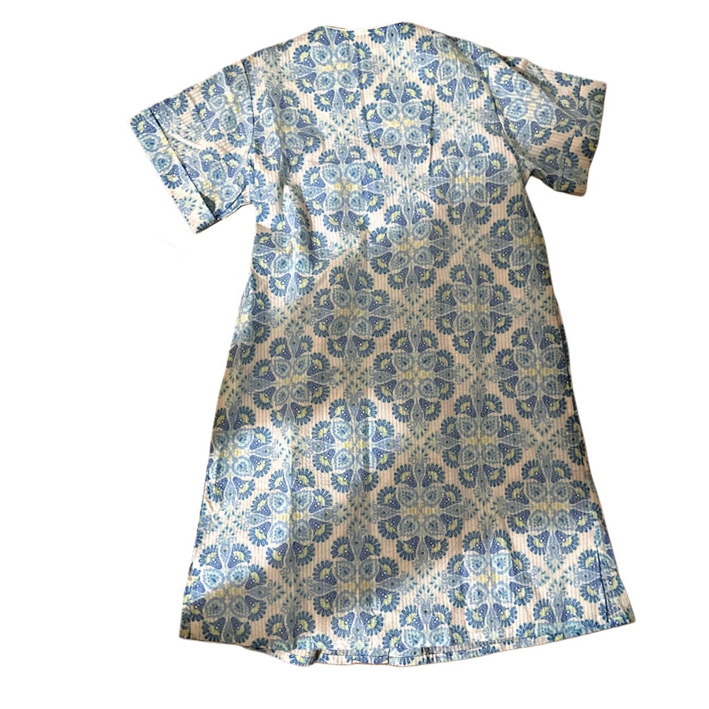 NWT Miss Elaine blue and white floral nightgown / long sleep shirt Size Medium. - Picture 2 of 7